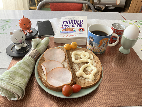 Hemmalunch smörgåsar ägg kaffe Hopptisarna o Murder most royal