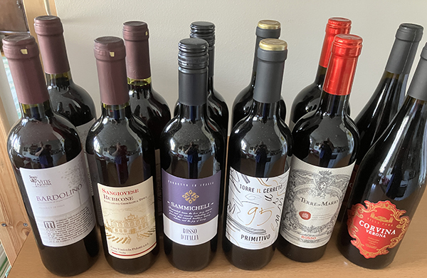 Tolv flaskor italienskt rött vin