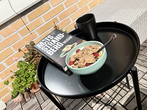Söndagsfrukost på balkongen med Musan