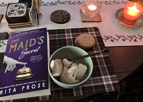 The Maid's secret glass med digestive o tända ljus