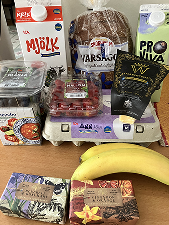 Bär mjölk bröd ägg ost Pro viva bananer gazpacho tvålar
