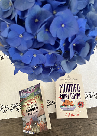 Böckerna När dolda sorger bleknat och Murder most royal