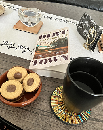 Fika med ballerinakex och Dirt Town