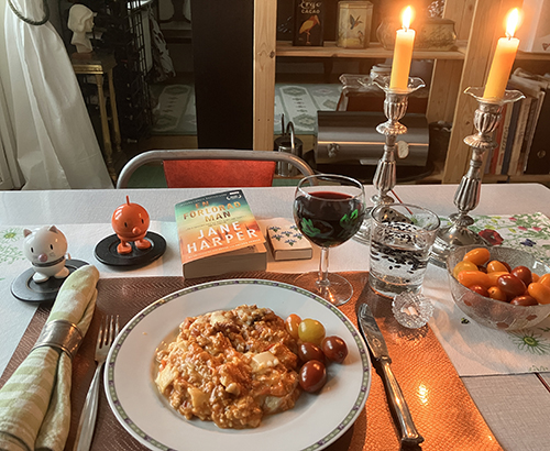 Italiensk kycklingpasta med tomateroch corvinavin Hopptisarna och En förlorad man