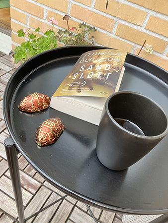 Kvällskaffe på balkongen med två chokladsköldpaddor och Sandslott