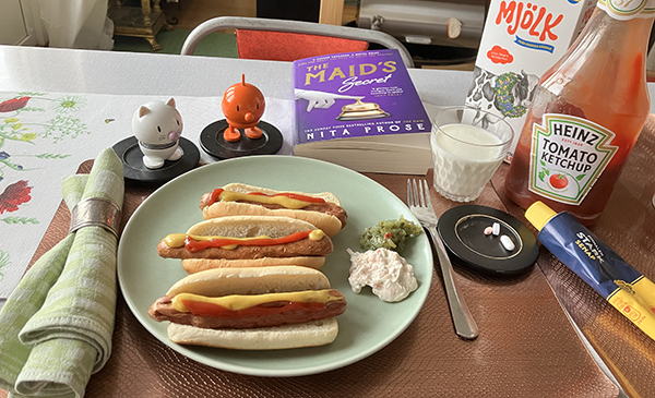 Kycklingkorvar med bröd Hopptisarna The Maid's secret