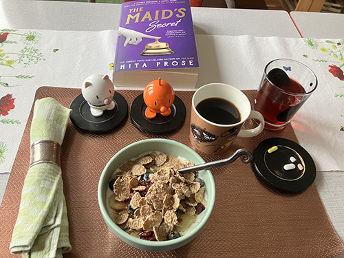 Onsdagsfrukost med Hopptisarna o The Maid's secret