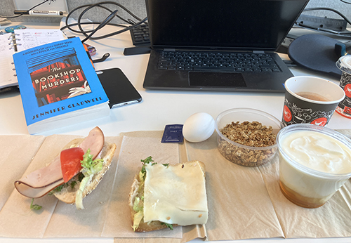 Skrivbordslunch måndag med The Bookshop Murders Skrivbordslunch måndag med The Bookshop Murders