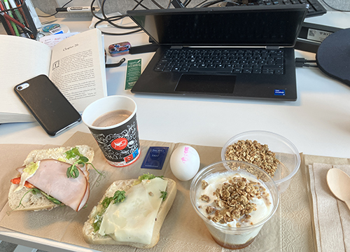 Skrivbordslunch onsdag med läsning