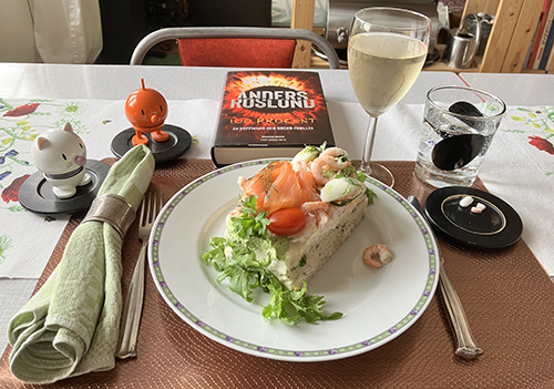 Smörgåstårta och ett glas pinot grigio med Hopptisarna o 100 procent Smörgåstårta och ett glas pinot grigio med Hopptisarna o 100 procent