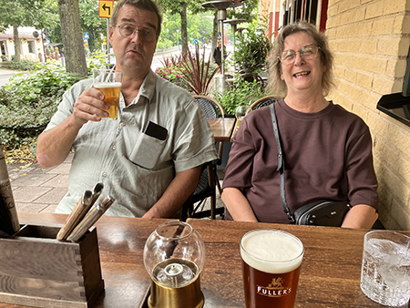 Skål säger Finske Pinnen o vännen FEM