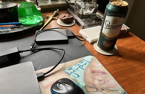 En Staropramen vid skrivbordet