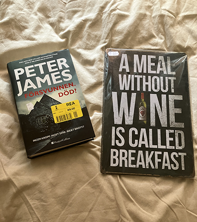Boken Försvunnen död o skylt A meal without wine is called breakfast
