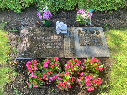 Graven med snittblommor från Nya Björcks blomsterhandel o isbegonior