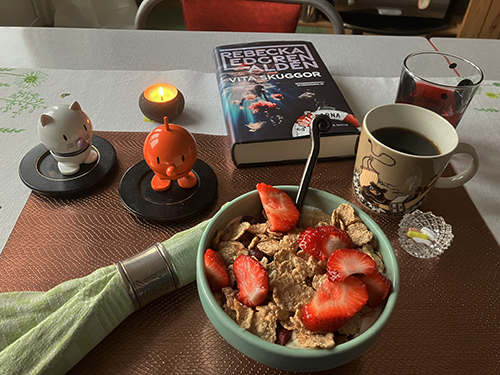 Torsdagsfrukost med tänt ljus Hopptisarna o Vita skuggor