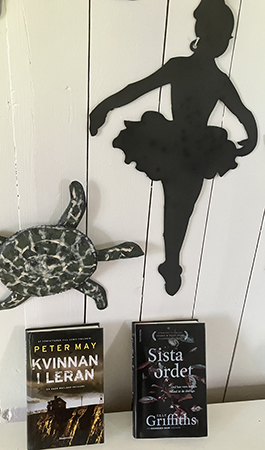 Böckerna Kvinnan i leran o Sista ordet