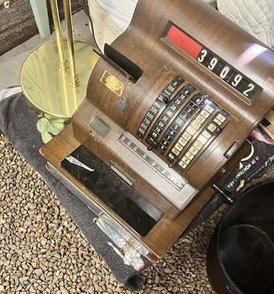 Gammal kassaapparat Loppismagasinen 17 juli 2025