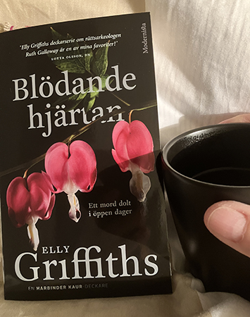 Blödande hjärtan och kaffe på sängen Blödande hjärtan och kaffe på sängen