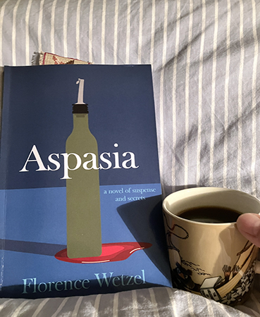 Boken Aspasia o kaffe på sängen