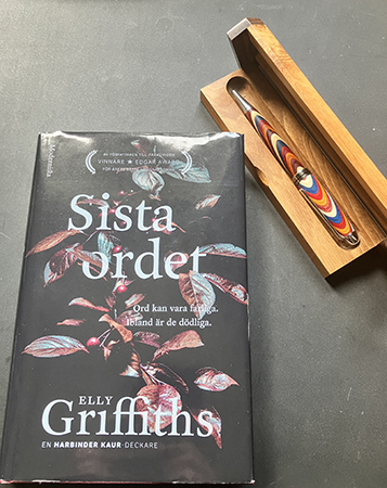 Elly Griffiths bok Sista ordet och min finaste penna