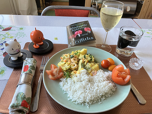 Fiskgryta med ris från ICA Torgkassen GWs riesling Hopptisarna o Blödande hjärtan