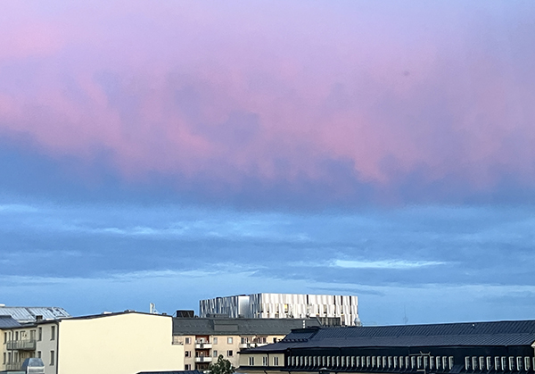 Julihimmel över UKK