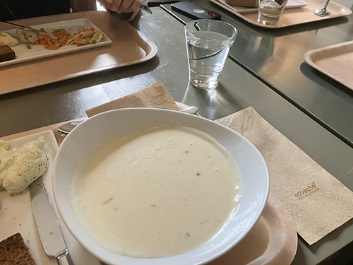 Karl-Johansoppa på slottet med arbetskamraterna