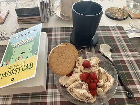 Kvällsfika hasselnötsglass med hallon o digestive boken Tillbaka till Hampstead