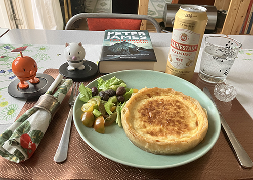 Västerbottenpaj med färska grönsaker Mariestadöl Hopptisarna o Försvunnen Död