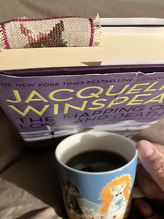 Boken The mapping of love and death ca 150 sid kvar o kaffe på sängen Boken The mapping of love and death ca 150 sid kvar o kaffe på sängen