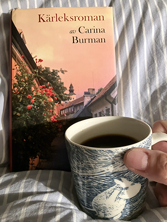 Kärleksroman och kaffe på sängen ur Muminstormmugg Kärleksroman och kaffe på sängen ur Muminstormmugg