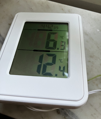 Sovrumstermometern morgonen den 27 aug 2025