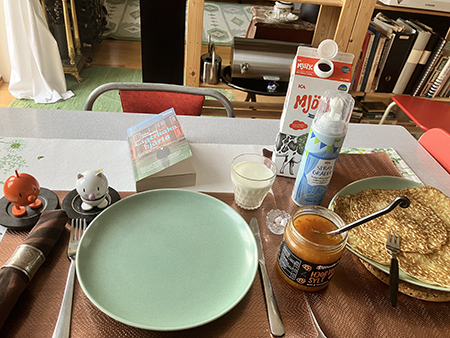 Uppdukat för pannkaksmiddag med Hopptisarna och Tigerkakshjärta