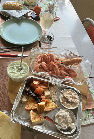 Uppdukat med skaldjur och Boländsk tapas