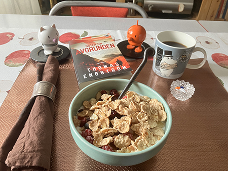 Tisdagsfrukost med Hopptisarna o Öster om avgrunden Tisdagsfrukost med Hopptisarna o Öster om avgrunden