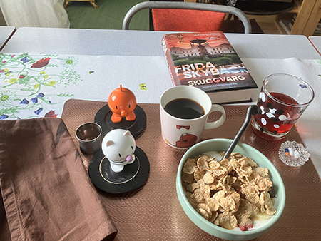 Tisdagsfrukost med Skuggvargen och Hopptisarna