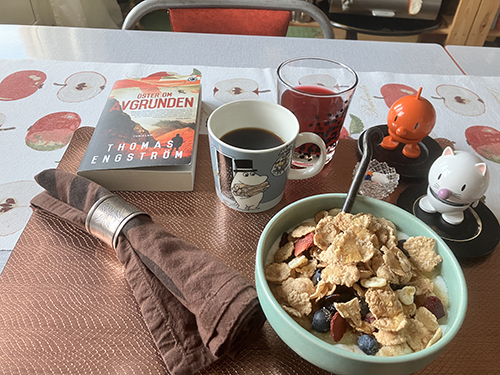 Torsdagsfrukost med Hopptisarna och Öster om avgrunden