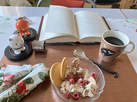 Dessert hasselnötsglass hallon digestive Hopptisarna o bokuppslag