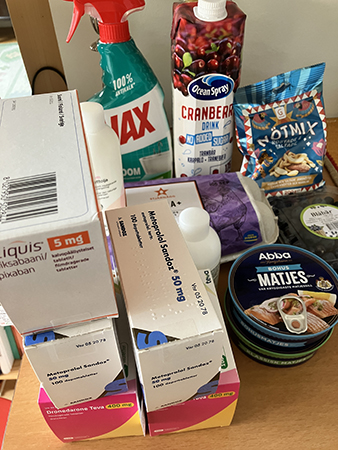 Mediciner Ajax tranbärsdryck nötter ägg matjessill blåbär