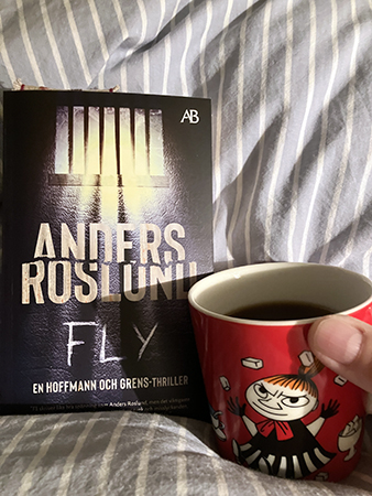 Boken Fly o kaffe på sängen i Lilla My-mugg Boken Fly o kaffe på sängen i Lilla My-mugg