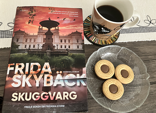 Fika med tre Ballerinakex och Skuggvarg