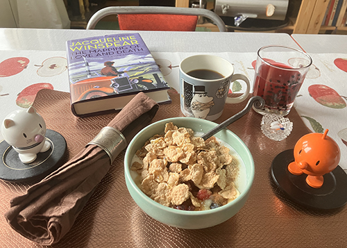 Fredagsfrukost med Maisie Dobbs och Hopptisarna