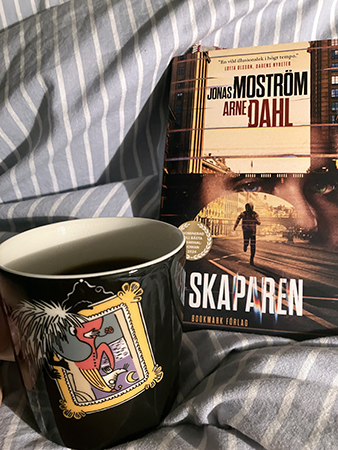 Kaffe på sängen och boken Skaparen