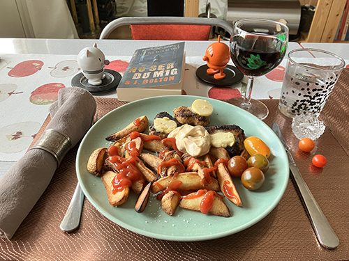 Kalkon klyftor ett glas rött Hopptisarna o boken Nu ser du mig