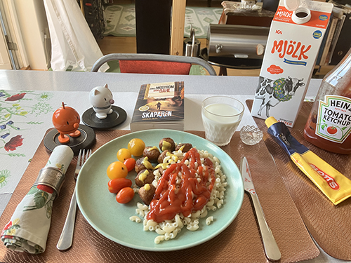 Kycklingköttbullar o makaroner Hopptisarna o boken Skaparen Kycklingköttbullar o makaroner Hopptisarna o boken Skaparen