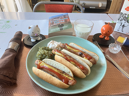 Onsdagskycklingkorv med Hopptisarna och Tigerkakshjärta Onsdagskycklingkorv med Hopptisarna och Tigerkakshjärta