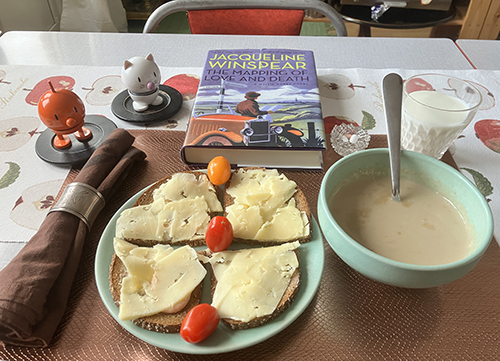 Skogssvampsoppa mackor Hopptisarna och boken The mapping of love and death