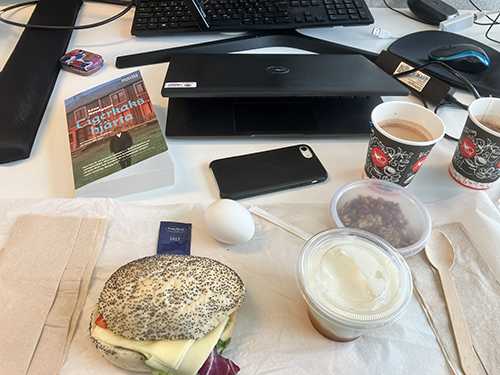 Skrivbordslunch på jobbet med Tigerkakshjärta Skrivbordslunch på jobbet med Tigerkakshjärta