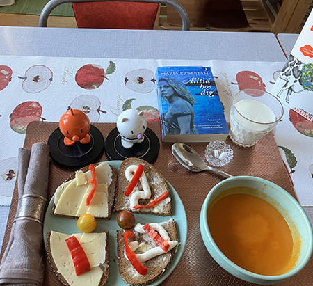 Tomatsoppa mackor i fyra delar Hopptisarna o Alltid hos dig Tomatsoppa mackor i fyra delar Hopptisarna o Alltid hos dig