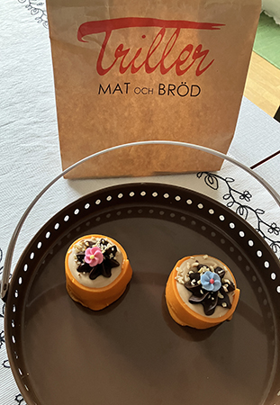 Två Noisette på bruna bullfatet och en Trillerpåse